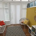 2 Bed 1 Bath Sleeps 4 Entire Home Near Cbs Arena & M6 - Coventry