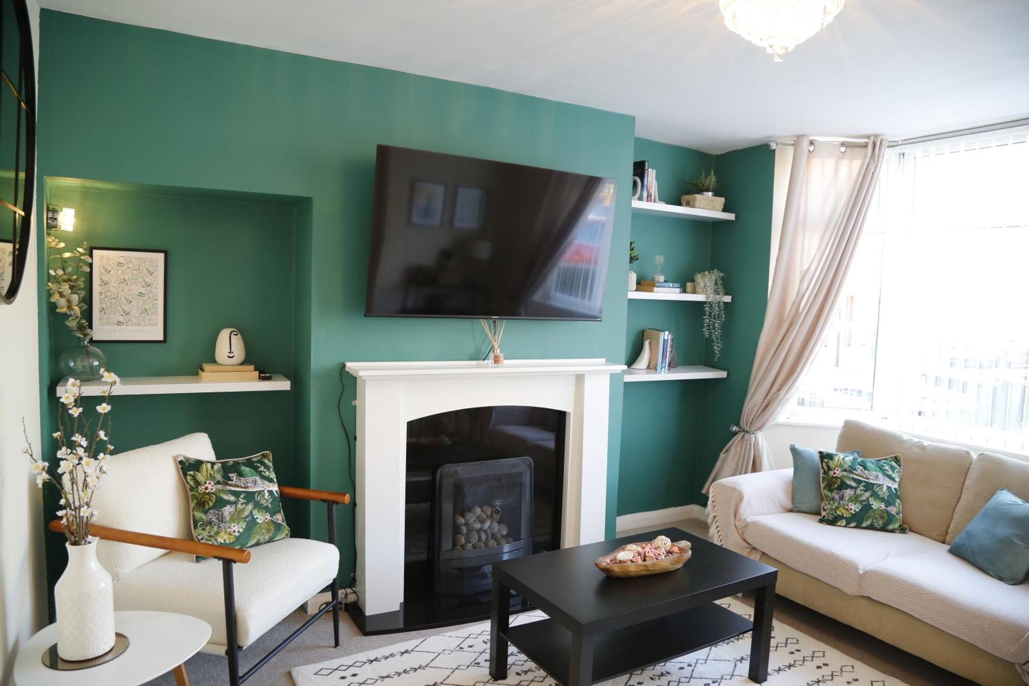 2 Bed 1 Bath Sleeps 4 Entire Near Cbs Arena & M6 - Apartment