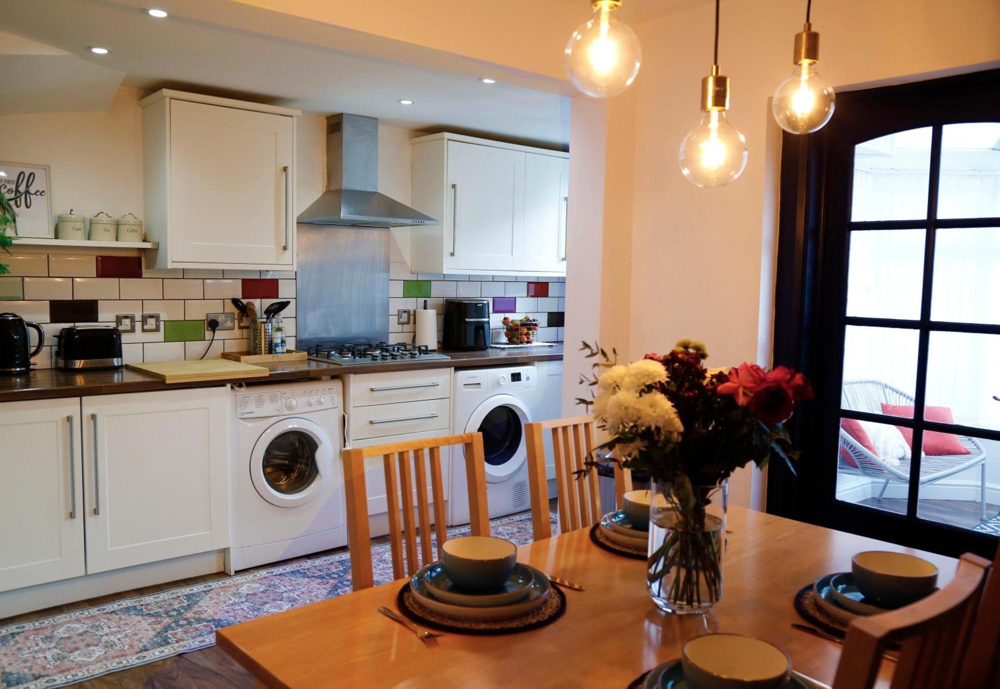 Apartment 2 Bed 1 Bath Sleeps 4 Entire Near Cbs Arena & M6 - Coventry