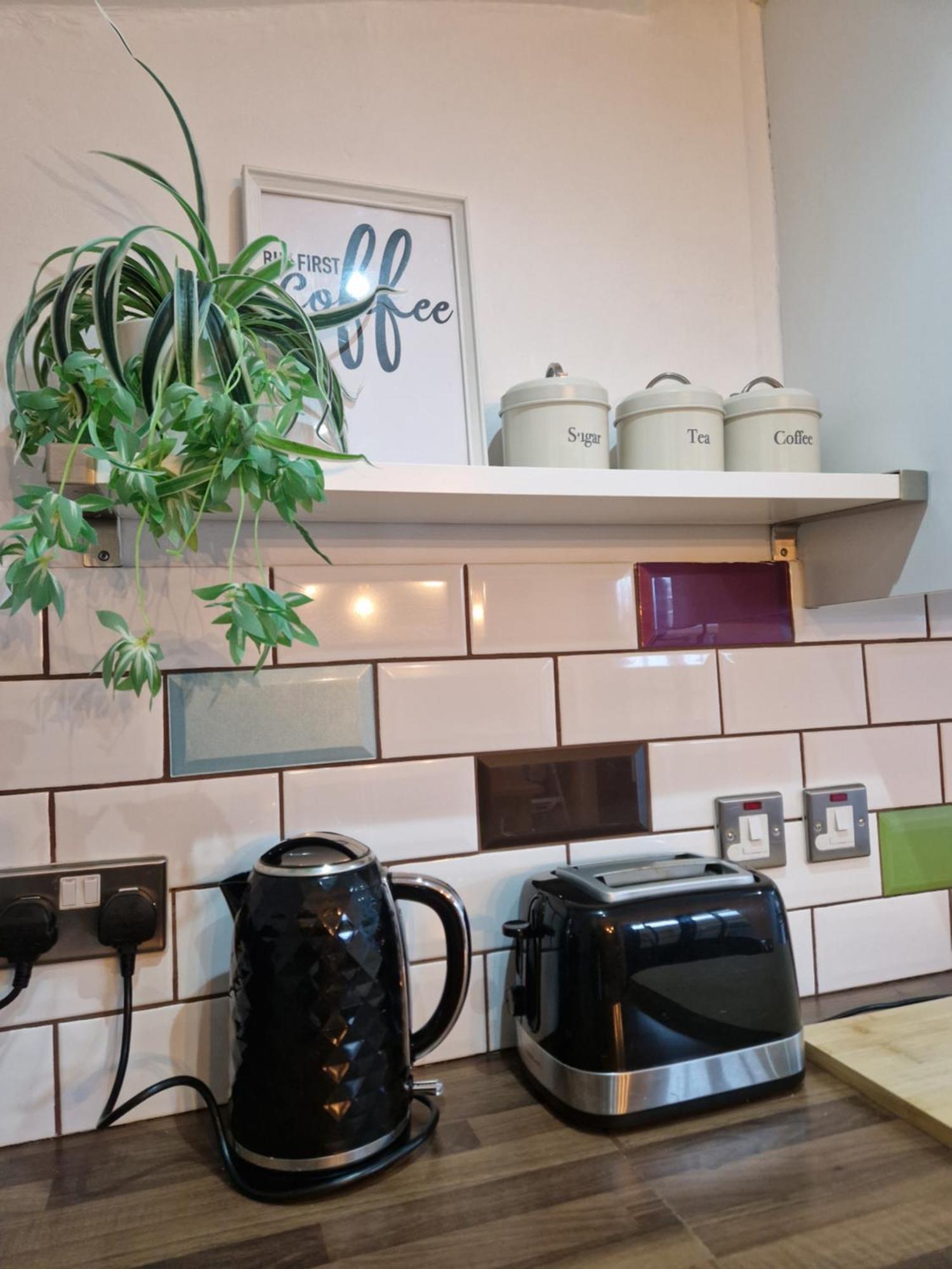 Apartment 2 Bed 1 Bath Sleeps 4 Entire Near Cbs Arena & M6 -